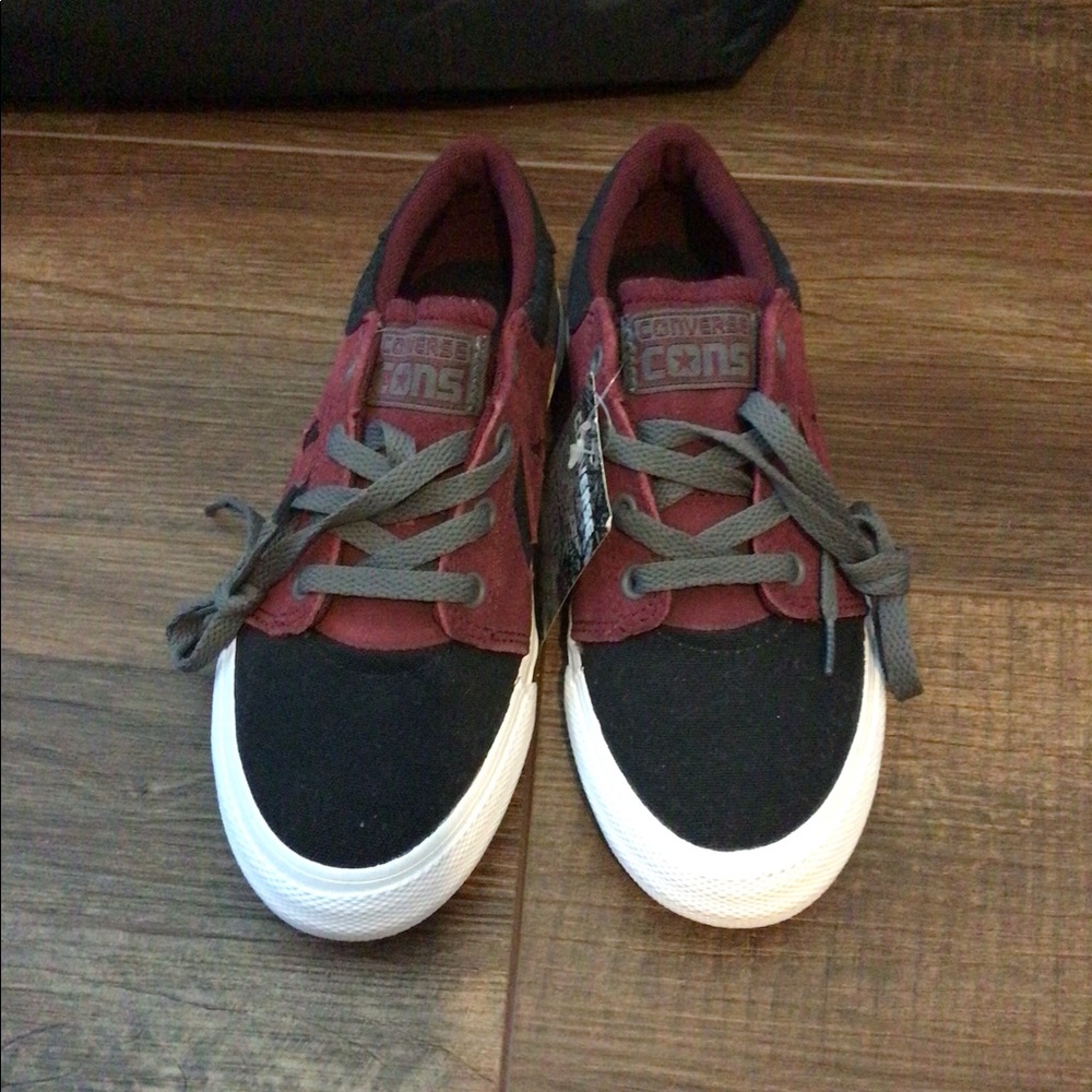 NWT Black and Wine colored Converse shoes. Size 3 - Picture 3 of 7